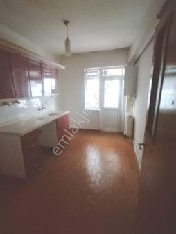 Yeşiloğlu Emlaktan Yenimahalle Merkezde Metro Yakınında Bakımlı Katta 3+1