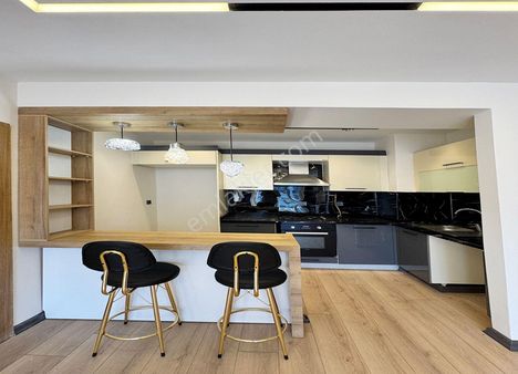 Metrobüse 10dk Ultra Lüks Full Dekorlu Site İçerisinde 1+1 Daire