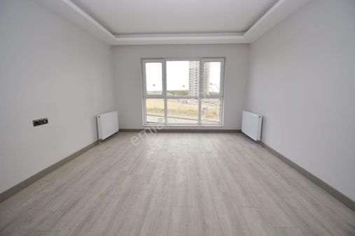 Turyap Yapracık'tan Geniş Balkonlu Ulaşım Yanı İskanlı 2+1 Daire