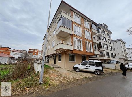 Cumhuriyet Mahallesinde Müstakil Girişli 2+1