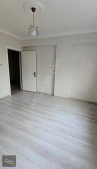 Mustafa Başyiğit Emlak'tan Atatürk'te 2+1 Ara Kat Satılık Daire