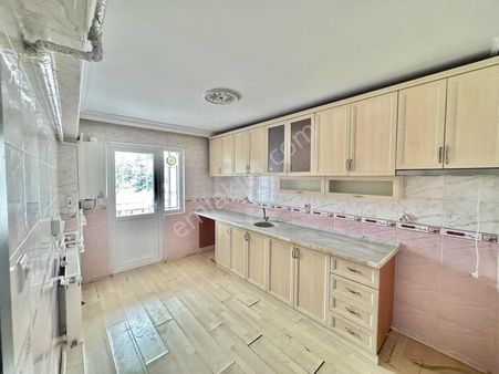 Karapürçek 3+1 Cadde Üzeri 1. Kat Ön Cephe 125m2 Ebeveyn Bany.