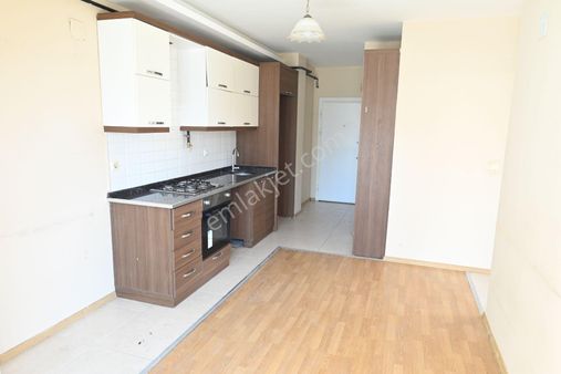 Üstünkent Emlak'tan Caddeye Yakın Konumda 2+1 Kiralık Daire