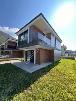 Kuşadası Güzelçamlı'da Satılık Sıfır Müstakil 3+1 Villa Yazlık