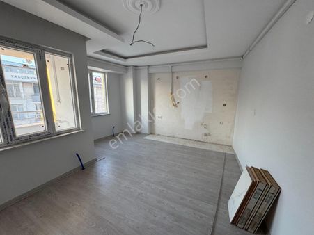 Özalp Emlaktan 100. Mahallesinde 1+1 Ara Kat Daire