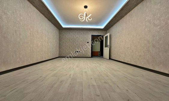 Atapark'ta Caddeye Yakın Yapılı Masrafsız 3+1 115 M2 Daire !