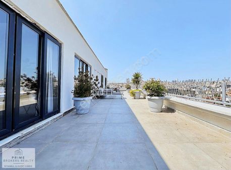 Beyoğlu Merkezde 250m2 Teraslı Manzaralı Asansörlü Emsalsiz Dair