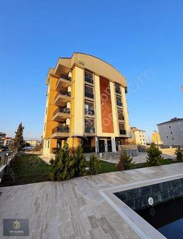 Yeniköyde Doğalgazlı 2+1 Havuzlu Site İçi Katta Daire