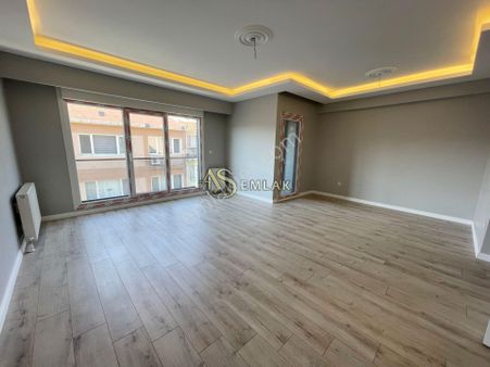 As Emlaktan 3+2 Sıfır İcadiyede Caddeye Yakın Teraslı Lüx Dublex