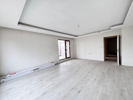 Lider Emlak'tan 4+1 **giyinme Odalı** Satılk Daire