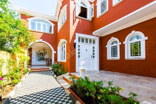 Goldhouse Dan Satılık Yeşilüzümlünün Kalbinde, Doğayla İç İçe Özel Tasarımlı 3+1 Villa