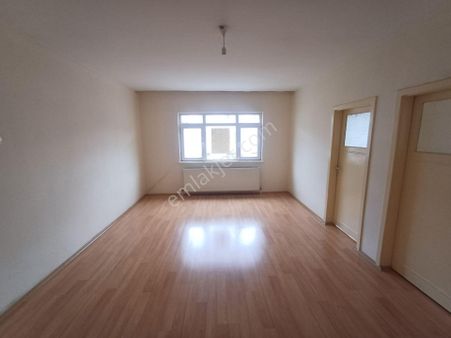 Sincan Akşemsettin Mahallesinde Cadde Üzerinde 3+1 Satılık Daire