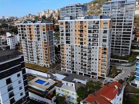 Kartal 3+1 Satılık Site İçin Deniz Manzaralı Havuzlu Lüks