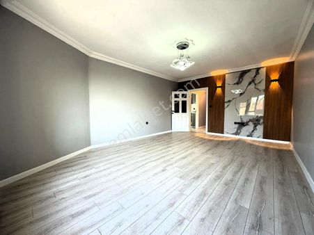 Kariyerden Ayvalı'da Asansölü Lüx Yapılı Ara Katta 3+1 Daire