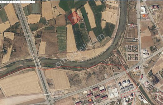 Hedef Emlaktan Rte Bulvar Zara Caddesi Üstü Köşe Parsel 2690 M2