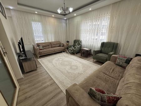 Uzaydan Akkent De Site İçerisinde Geniş Bakımlı Daire