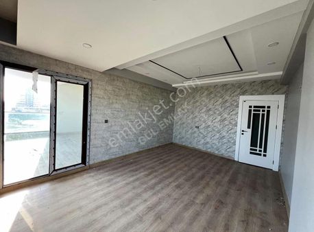 Gül Emlaktan Site De Satılık 4+1 Daire