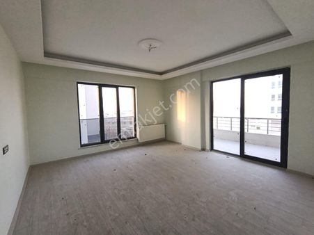 Yakıncada Kiralık 2+1 Ara3 Kat 120 Met Sıfır Daire Memur Tercıh