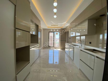 Nasip'ten Satılık Masrafsız Site İçerisinde Lüx 4+1