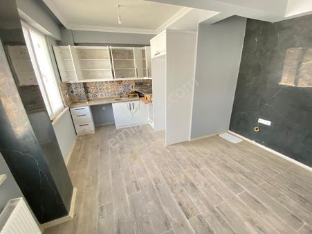 Edremit Tuzcumurat’ta Asansörlü Binada 2+1 Çift Teraslı İskanlı Daire