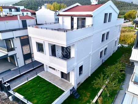 Aras Emlaktan Akçayda Bahçe Kullanımlı Geniş 1+1 Daire