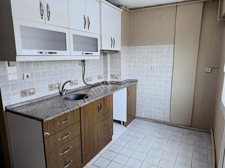 İzmir Bornova Erzene Mah 3+1 Kombili Kiralık Daire