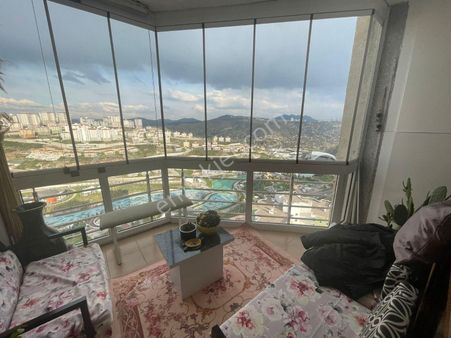 Bilgen Vatan'dan Yeşiltepe Cadde'de Emsalsiz Manzaralı Megalüks Yapılı 4+1 Site Dairesi