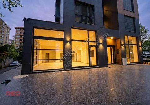Kozyatağı Sıfır Ön Cephe Kullanım Avantajlı Kiralık İşyeri