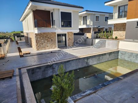 Hisar Mahallesi’nde Site İçerisinde Müstakil Bahçeli Özel Otoparklı Ultra Lüks 3+1 Villa!