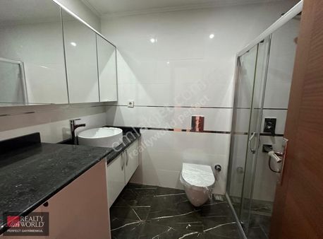 *rw* Büyük Bahçeli /otoparklı /ferah 2+1 Daire