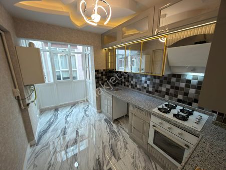 Kariyerden Tepebaşın'da Cadde Yakını Ara Katta Lüx Yapılı 3+1 Daire