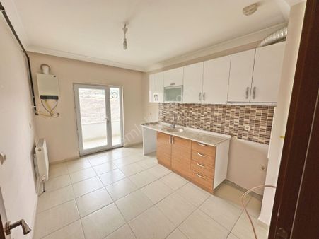 Göknar Sitesinde Manzaralı Ebeveyn Banyolu Asansörlü 3+1 Satılık Daire