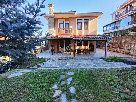 Remax Palastan Başiskele Ünikent Karşıyaka Evleri 6+1 Satılık