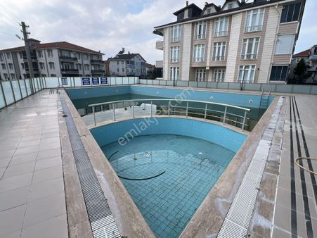 Karasu’nun En İddialı 2+1’i !!! Havuzlu–geniş Odalı Daire 3. Kat !