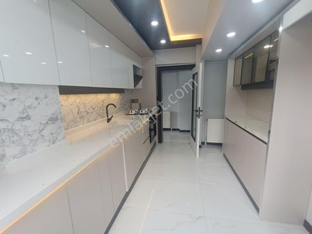 Mç Emlak'tan Akşemsettin Mah'sınde 3+1 Satılık Daire