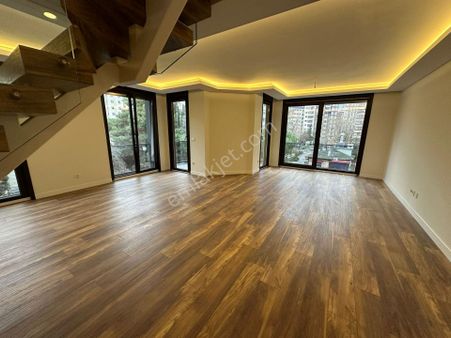 Fenerbahçe Kalamış Marinaya Yakın Teraslı Balkonlu Dubleks Sıfır