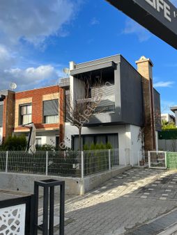 Kuşadası Yavansuda Köşe Konumlu, Bahçeli, Bakımlı Dubleks Villa