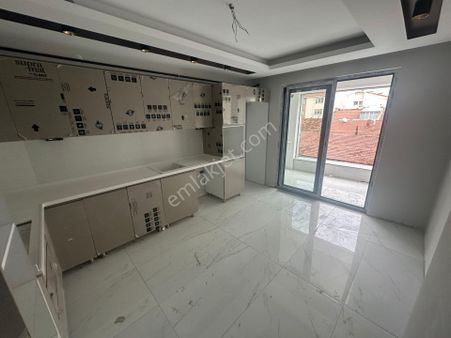 Öztel'den Çamlıca Mahallesinde Birlik Caddesi Dibi 3+1 Daire