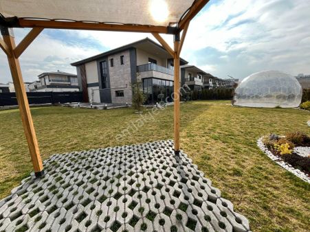 Bağlıca Da Güvenlikli Sitede 5+1 Natamam Villa Geniş Bahçeli
