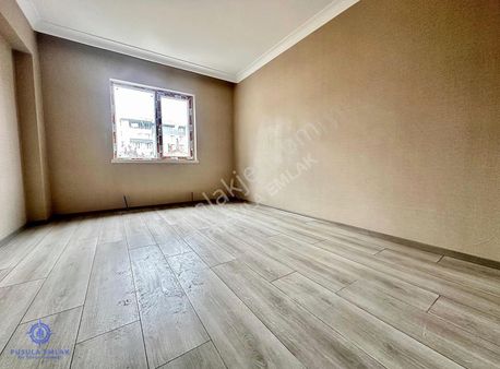 Ｐｕｓｕｌａｅｍｌａｋ'ｄａｎ Yıldız Göbeğe Yakın Ara Kat'ta Sıfır 3+1 Daire