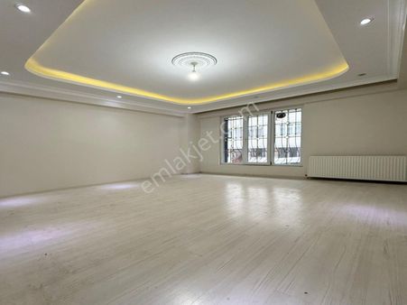 Metrobüse 5 Dk Mesafe Cadde Dibi İskanlı Yeni Bina Yüksekgiriş !