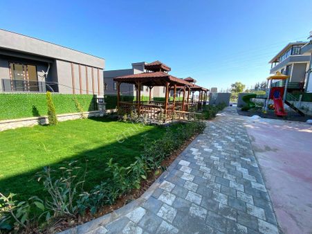 Üstünkent'ten Kuyuluk'ta Satılık 4+1 Site İçi Dubleks Villa