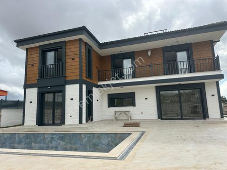 Aydın Didim Seyrantepe Satılık 4+1 600 M2 Arsa İçerisinde Havuzlu Geniş 2 Ebeveyn Banyolu Müstakil