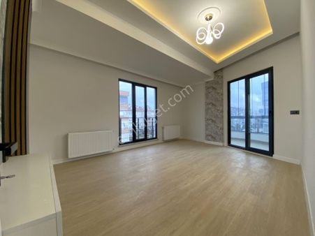 Jet Emlaktan Altınkumda Ayrı Mutfaklı Cam Balkonlu Lüx 2+1 Daire