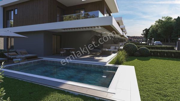 Kuşadasında 4+1 370m2 Arsa İçinde Özel Havuzlu Her Odası Ebeveyn Banyolu Satılık Villa