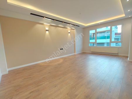 Balçova Ata Caddesin'de Asansörlü Ultra Lüx Satılık 3+1 Daire