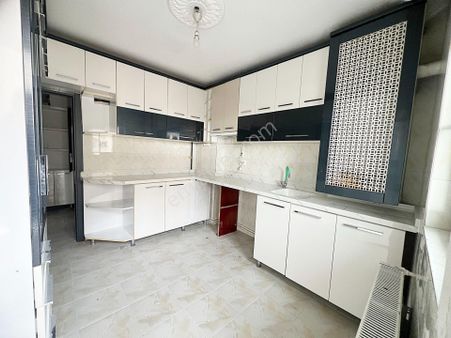 Şehit Kubilay Selim Cadde Üzeri Ulaşım Yakını Arakat 3+1 Kiralık