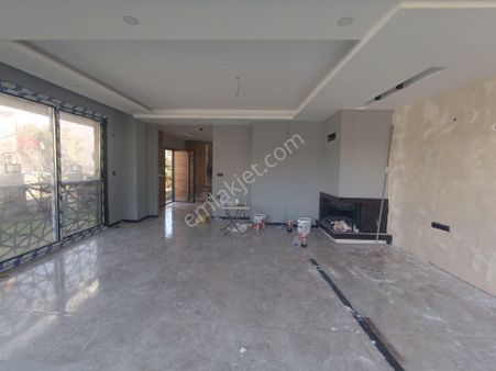 Kuşadası Sahil Sitelerinde Denize Yürüme Yürüme Mesafesinde 4+1 Satılıkfırsat Villla