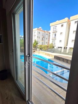 Kktc Girne Merkez ,heryere Yürüme Mesafesinde Büyük Havuzlu Sitede 2+1 Dekorasyonlu Daire