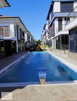 Havuzlu Site İçerisinde Müstakil Villa